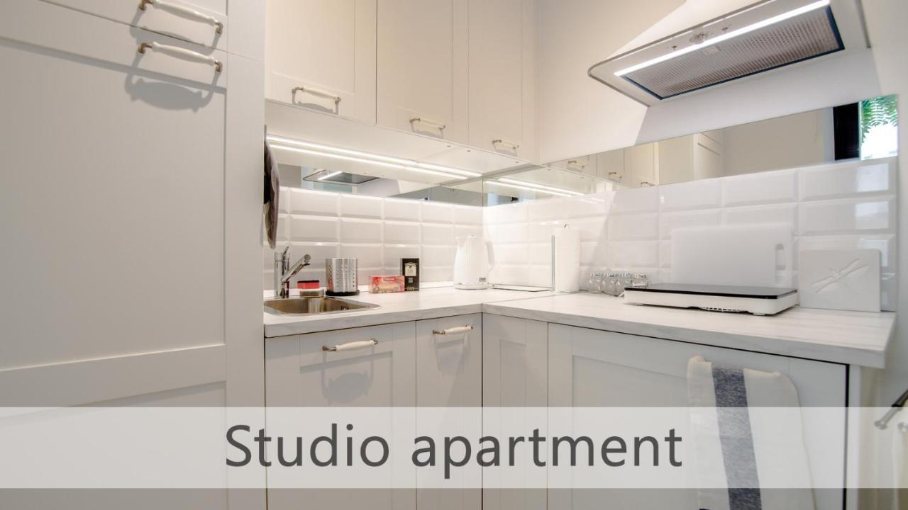 White Apartments With Ac By Kovee Bratislava Extérieur photo